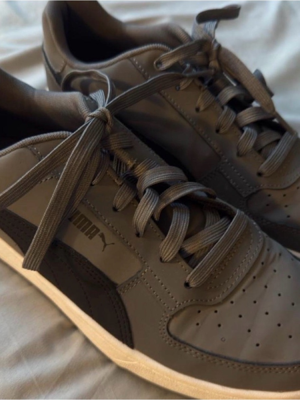 Puma Men's Gray and Black Low-Top Sneakers